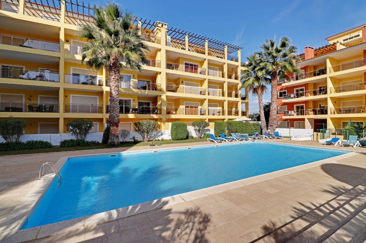 Balcony With Pool By Homing Apartment
