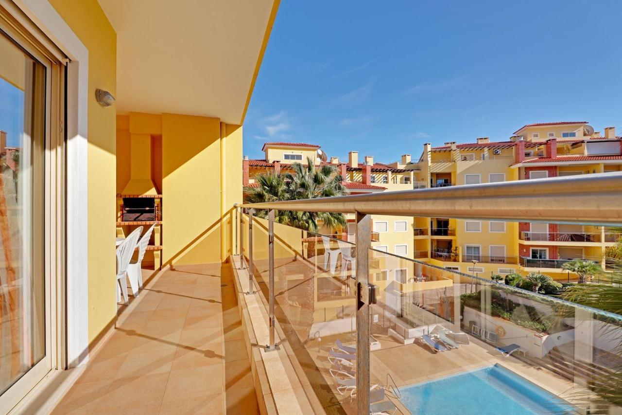 Balcony With Pool By Homing Apartment Lagos